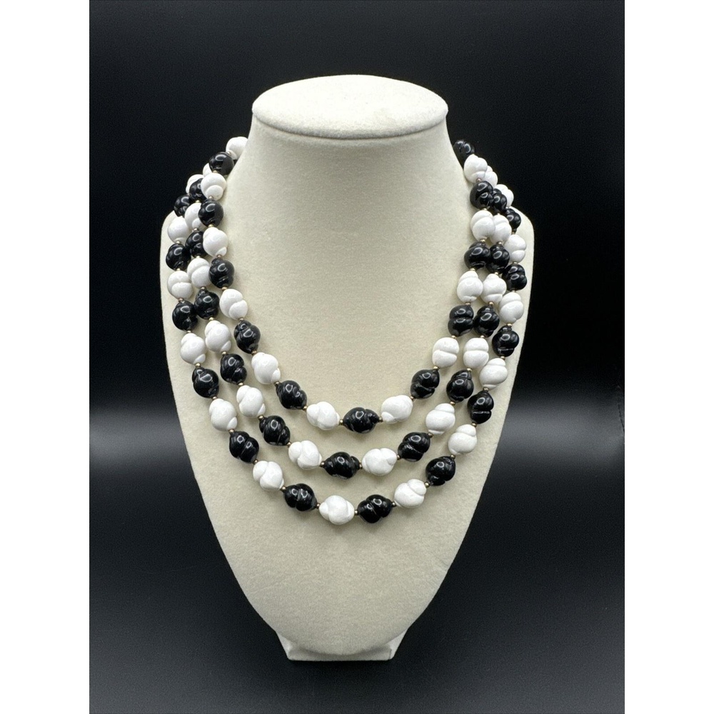 Vintage Trifari Triple Strand‎ Black White Beaded Necklace Shell Shape Gold Tone
